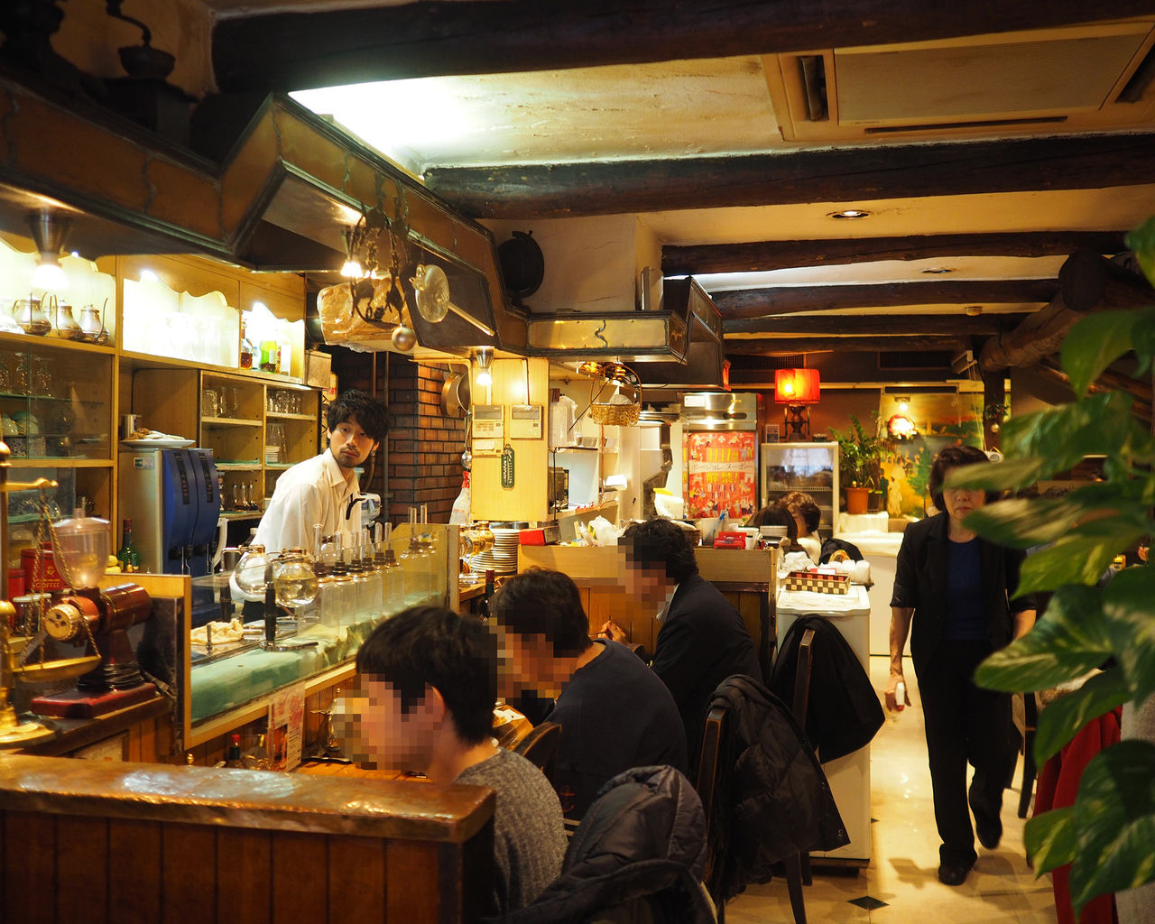 東京メトロ日比谷線日比谷駅 紅鹿舎 1957年創業 ピザトースト発祥のお店でもある老舗喫茶店 年間500軒以上を食べ歩く飲食店プロデューサーの食日記