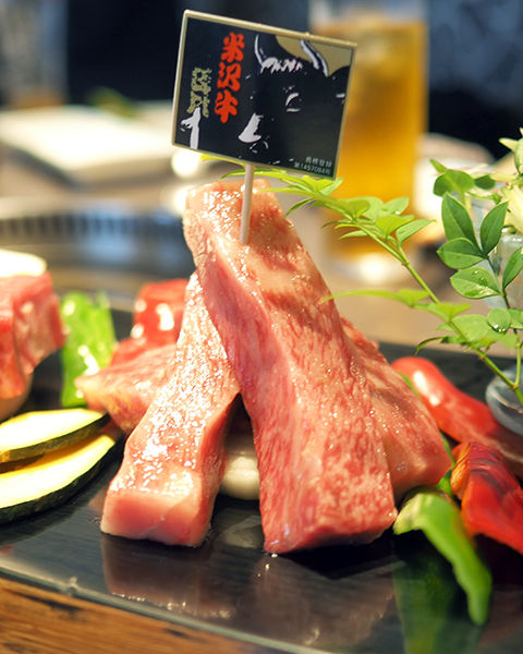 肉や 大善 とろけるほどに軟らかい舌ざわりを楽しめる ブランド牛盛り合わせ は絶品です 年間500軒以上を食べ歩く飲食店プロデューサーの食日記 肉や 大善 とろけるほどに軟らかい舌ざわりを楽しめる ブランド牛盛り合わせ は絶品です 年間500軒以上を食べ歩く飲食店プロデューサーの食日記