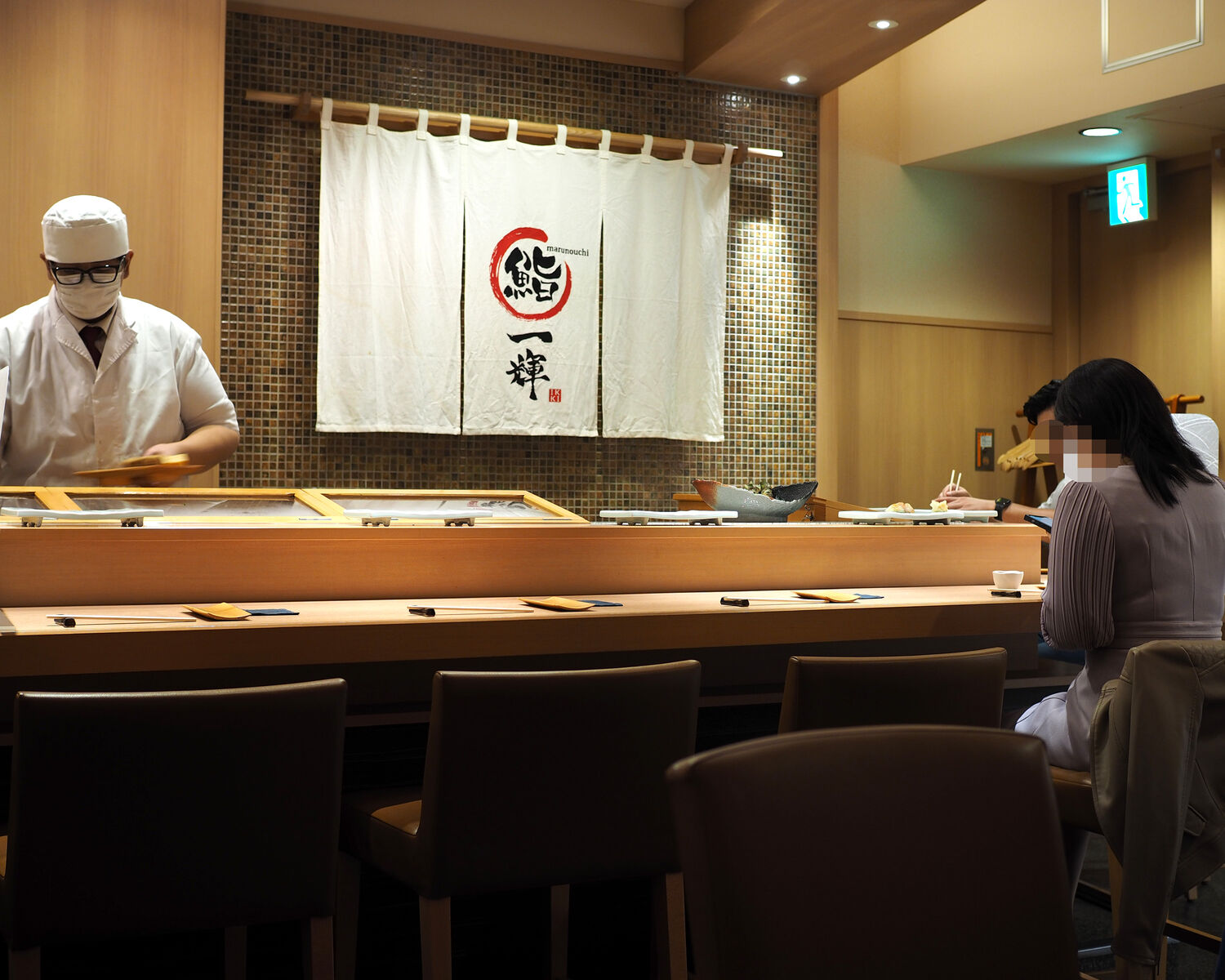 鮨一輝 5mm角ほどのさいの目に刻まれたネタの数々とシャリが絡まるばらちらし 白髪おやじのおひとりさまランチ 鮨一輝 5mm角ほどのさいの目に刻まれたネタの数々とシャリが絡まるばらちらし 白髪おやじのおひとりさまランチ