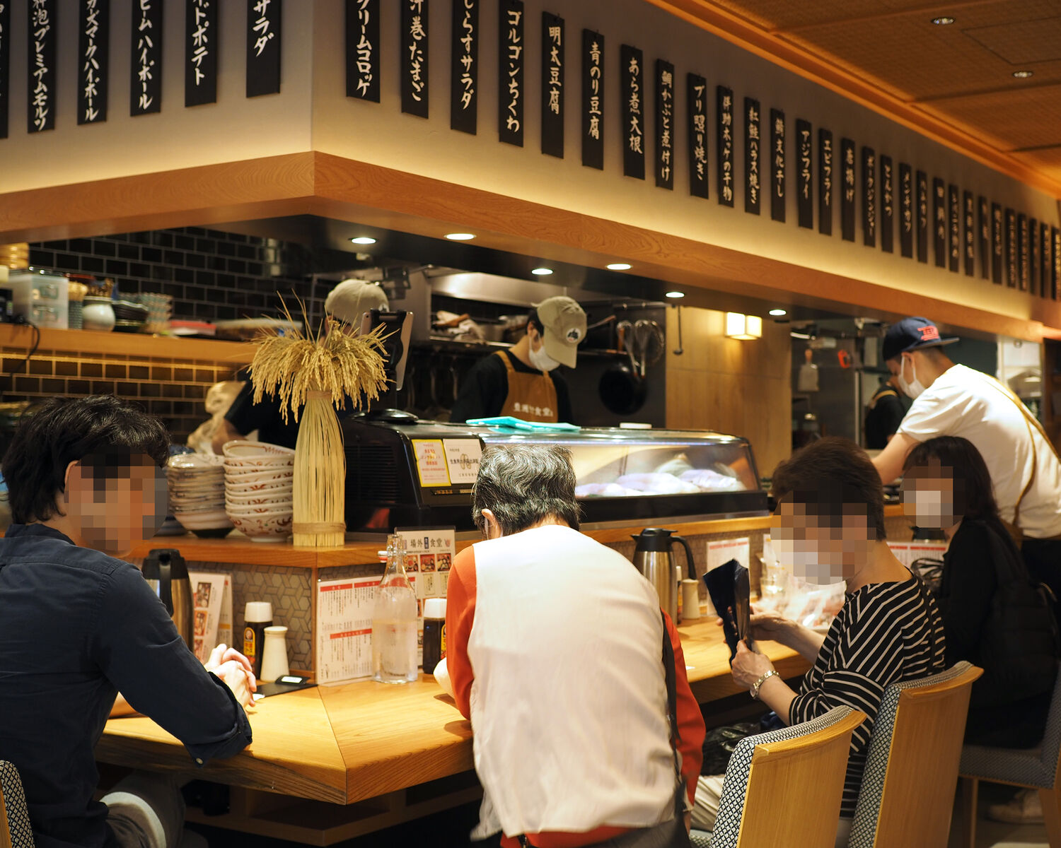 豊洲場外食堂魚金 06 12open 新橋で創業した魚金を豊洲で楽しめるようになりました 年間500軒以上を食べ歩く飲食店プロデューサーの食日記 豊洲場外食堂魚金 06 12open 新橋で創業した魚金を豊洲で楽しめるようになりました 年間500軒以上を食べ歩く飲食店プロデューサーの食日記