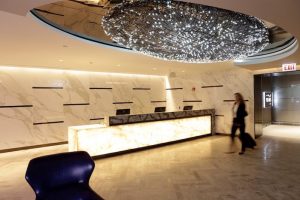United-Polaris-Lounge-Chicago-1-300x200