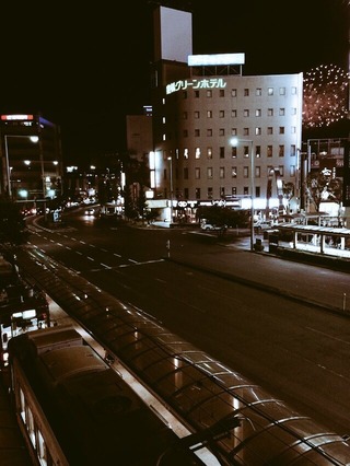 市電と花火