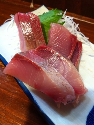 ハマチ刺し