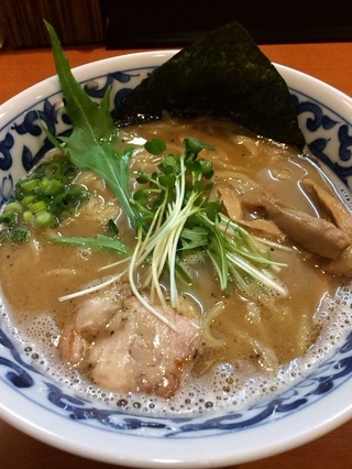 鶏白湯醤油ラーメン