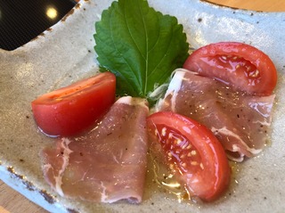 生ハムとトマトのカルパッチョ風