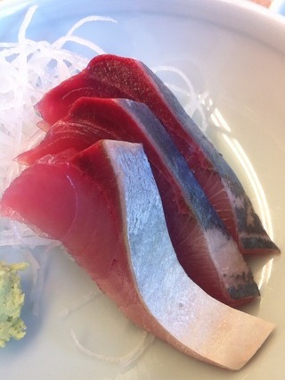 天然ブリの刺身
