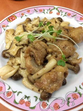 国産若鶏ときのこのバター醤油炒め