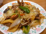 上牛肉と野菜の炒め