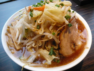 二段がさねスープ醤油味 黒竜あばれ麺(麺並盛)+野菜デカ盛り