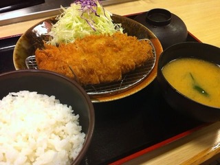 ロースとんかつ定食