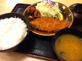 トンカツ唐揚定食