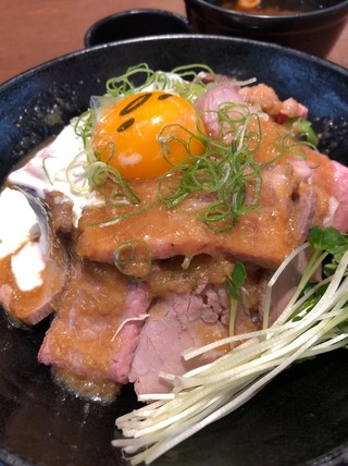 ローストビーフ丼〜エベレスト盛り〜