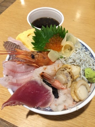三河産地魚入り海鮮丼