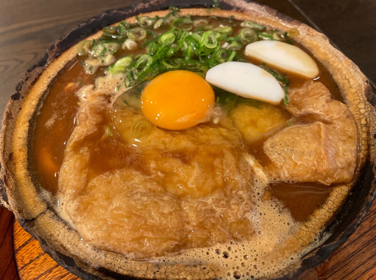 きつねの九条ネギ入り味噌煮込みうどん 山本屋本店 名古屋 食メモ 愛知 旅先b級グルメと飲み記録 きつねの九条ネギ入り味噌煮込みうどん 山本屋本店 名古屋 食メモ 愛知 旅先b級グルメと飲み記録