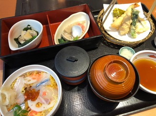 春のミニちらしと天ぷら膳