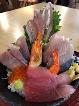 魚屋の海鮮丼