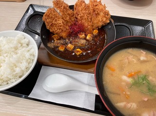 麻婆チキンカツ定食