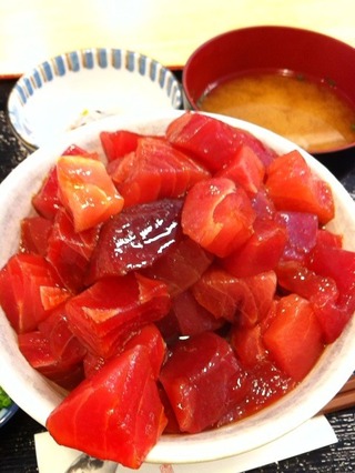 まぐろいっぱい丼