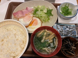 納豆ベーコンダブルエッグ朝食