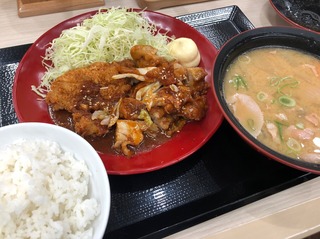 鶏ちゃん焼きチキンカツ定食