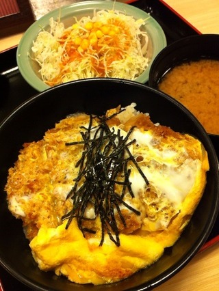 ロースかつ丼ミニサラダ