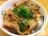豚カルビ丼