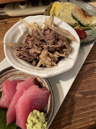 まぐろ刺、牛ごぼう、ズッキーニとしらすトルティージャ