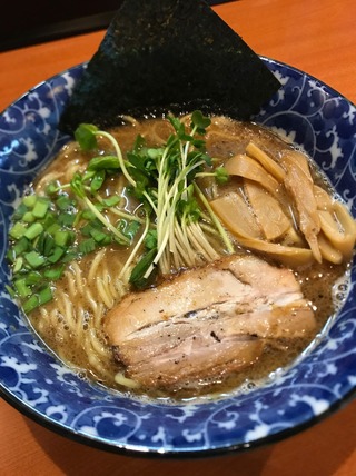 鶏白湯醤油ラーメン