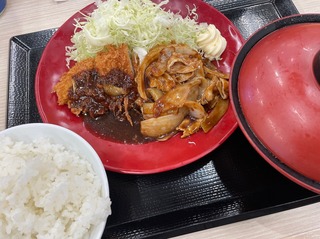 ロースカツと豚スタミナ焼肉定食