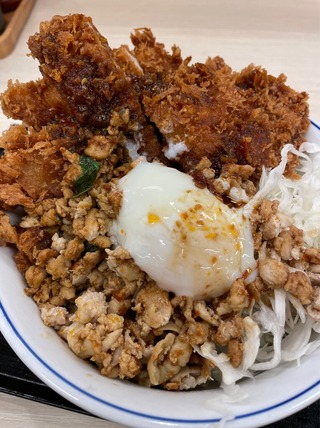 鶏ガパオダブルチキンカツ丼