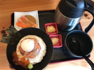 海鮮丼