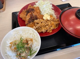 豚キムチとチキンソースカツ定食