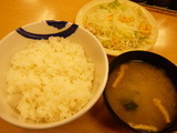ご飯・味噌汁・生野菜