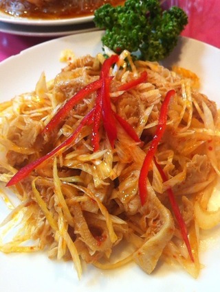 牛モツ豆板醤和え