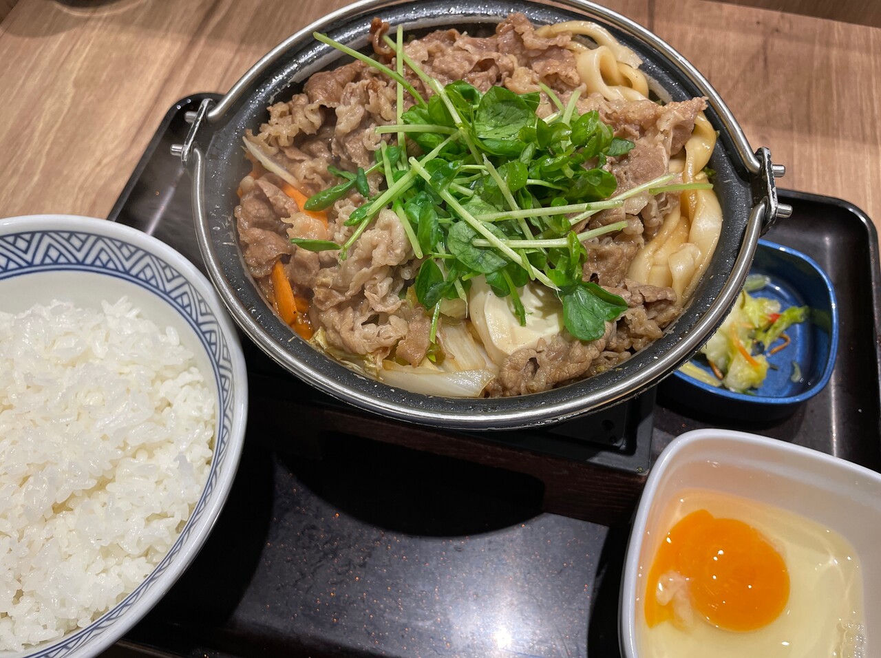 肉2倍でボリューム満点!牛すき鍋膳@吉野家(豊川) : 食メモ。~愛知&旅先B級グルメと飲み記録~