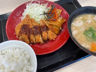 豚カルビ焼肉チキンカツ合い盛り定食