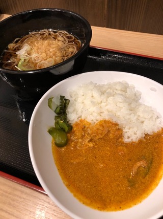半よもだカレー半たぬきそばセット