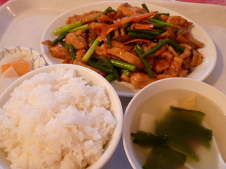 鶏肉とにんにくの芽炒め定食