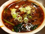 牛肉と唐辛子の旨辛麺