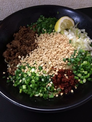 新担担麺