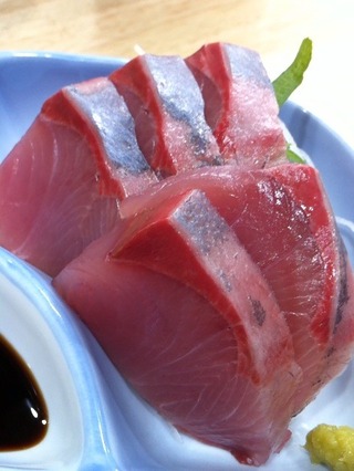ハマチ刺し