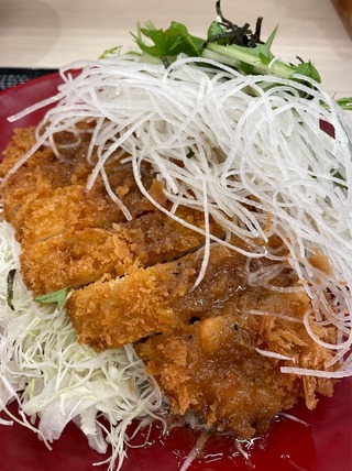 山盛り野菜の塩だれロースカツ