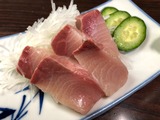 イナダ刺身