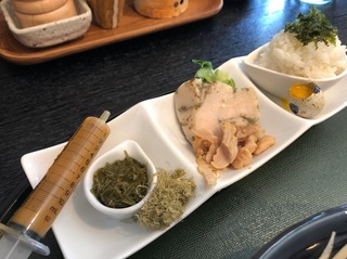 天然昆布と国産ウニの冷やしそば