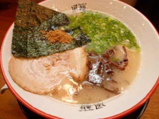 塩とんこつラーメン