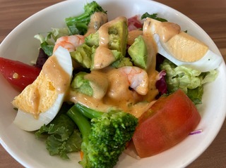 アジアン風海老アボカドとケールのサラダ