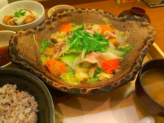 四元豚とたっぷり野菜の蒸し鍋