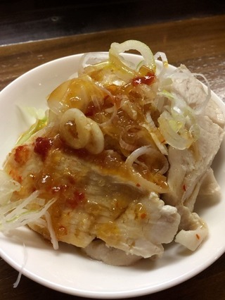 蒸し鶏のピリ辛ソース