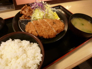 トンカツ唐揚定食