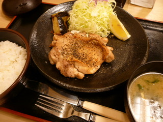 若鶏の黒胡椒焼き定食